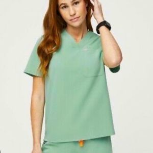 KAYA CLASSIC V NECK FIGS SCRUB TOP size small. A limited edition.